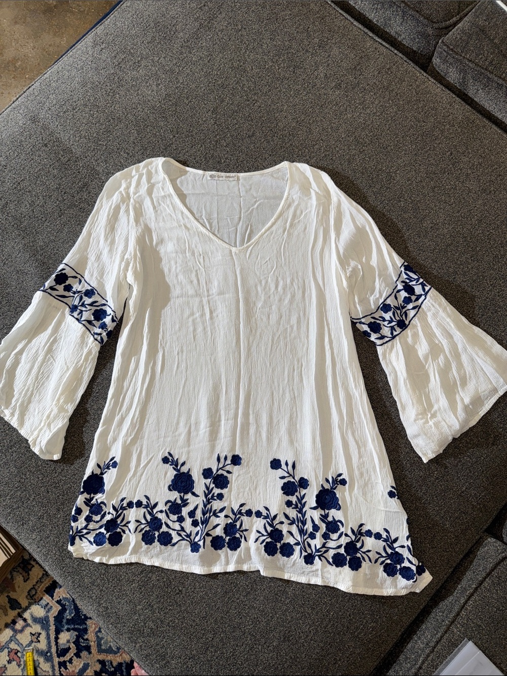 NWOT Cute Options White V-Neck Embroidered Bell-Sleeve Women’s Top - Blue Floral